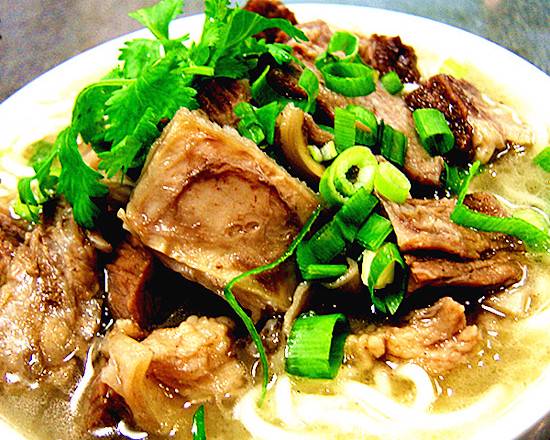 Noodle w/Beef (清汤牛肉面)